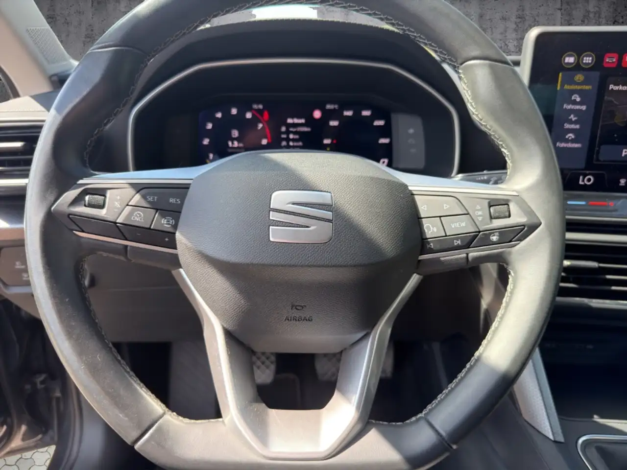 SEAT Leon Sportstourer 1.5 TSI Style Edition FULL LINK LED S — Vehicle gallery 11