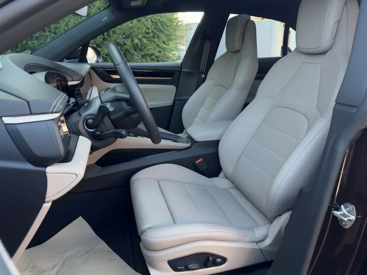 Porsche Macan 4 HUD KLIMASITZE PANO MATRIX BOSE KEYLESS — Vehicle gallery 15