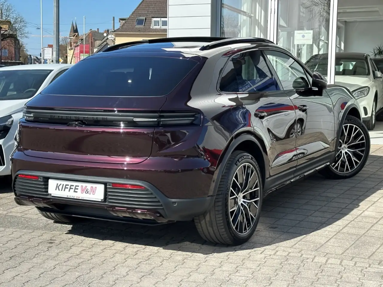 Porsche Macan 4 HUD KLIMASITZE PANO MATRIX BOSE KEYLESS — Vehicle gallery 4