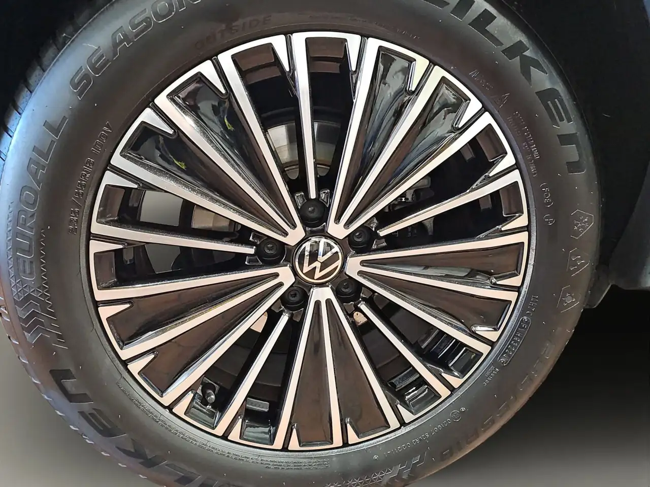 Volkswagen Tiguan 1,5 eTSI Life DSG, AHK, NAVI, Allwetterre — Vehicle gallery 20