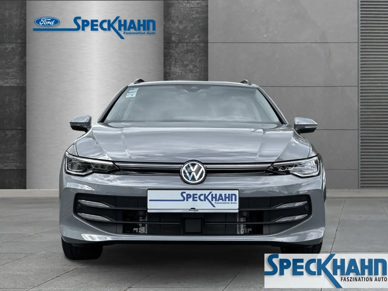 Volkswagen Golf VIII Variant 1.5 TSI 85 kW Life Kamera SHZ Navigat — Galería del vehículo 6