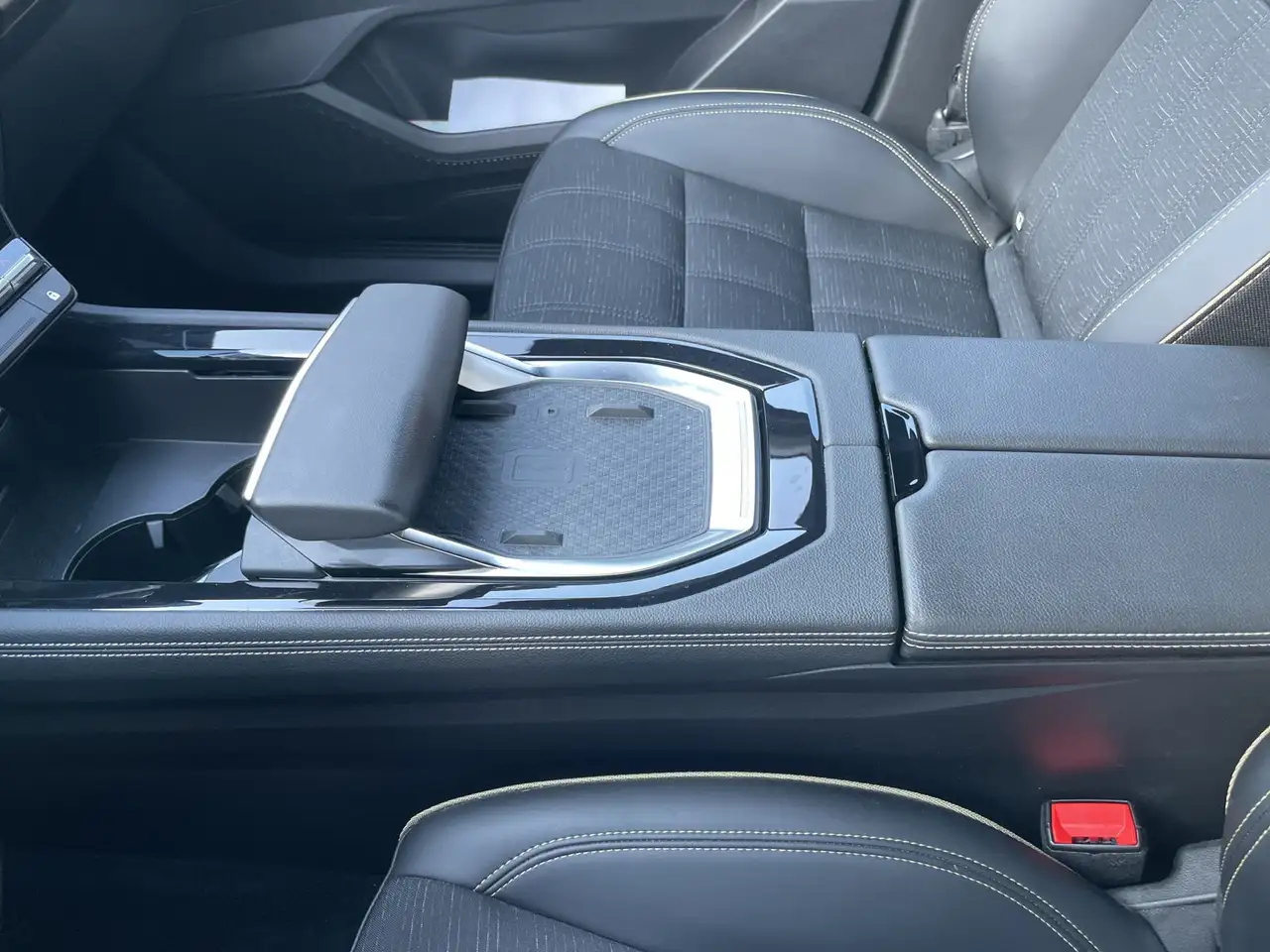 Renault Austral E-Tech Full Hybrid 200 Iconic — Galerie du véhicule 12