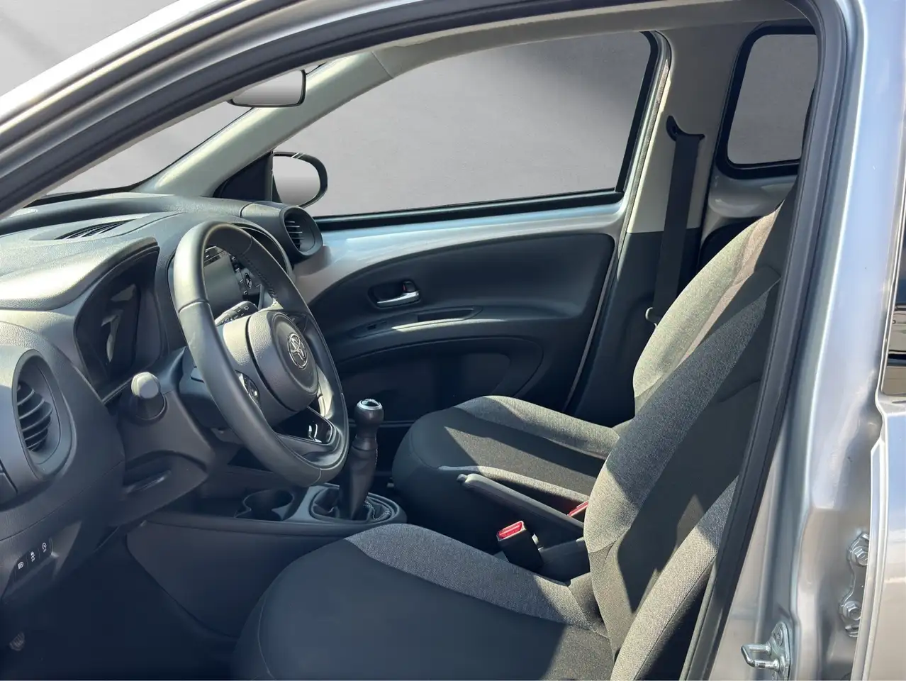 Toyota Aygo X KAMERA+ACC+SITZHEIZUNG+KLIMAAUTOMATIK — Galería del vehículo 9