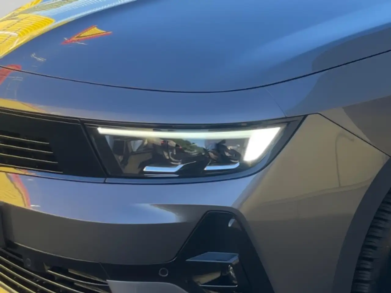 Opel Astra GS 1,2 Navi/Lenkrad/Sitzheizung/Klimaautomatik/PDC — Galería del vehículo 5