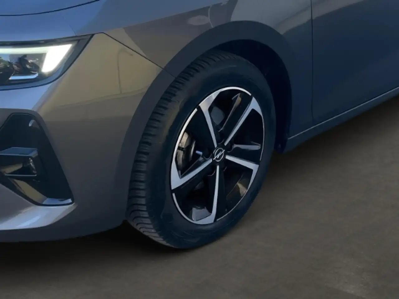 Opel Astra GS 1,2 Navi/Lenkrad/Sitzheizung/Klimaautomatik/PDC — Galería del vehículo 6