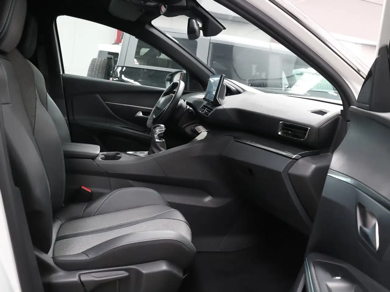 Peugeot 3008 1.2 S&S PureTech Allure Pack 130 — Galería del vehículo 5