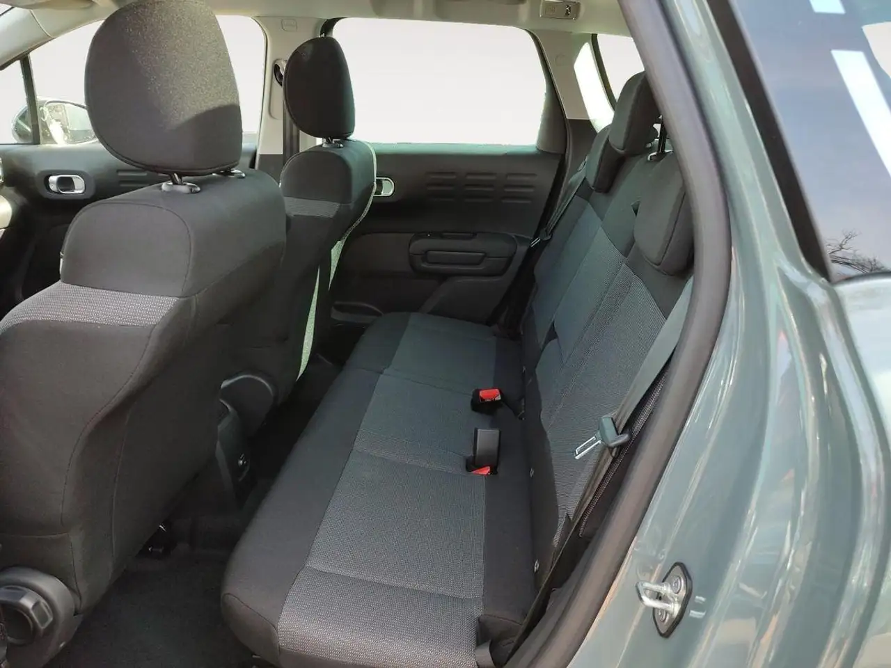 Citroen C3 Aircross Shine Pack 1.2 e-THP AT/Allw/DAB/Shz/180°Kamera/Kl — Galería del vehículo 20