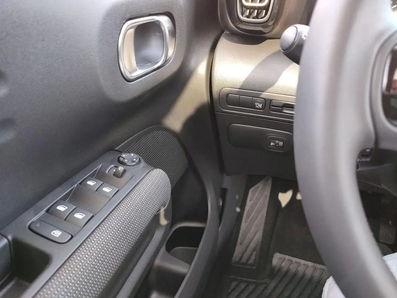 Citroen C3 Aircross Shine Pack 1.2 e-THP AT/Allw/DAB/Shz/180°Kamera/Kl — Galería del vehículo 19