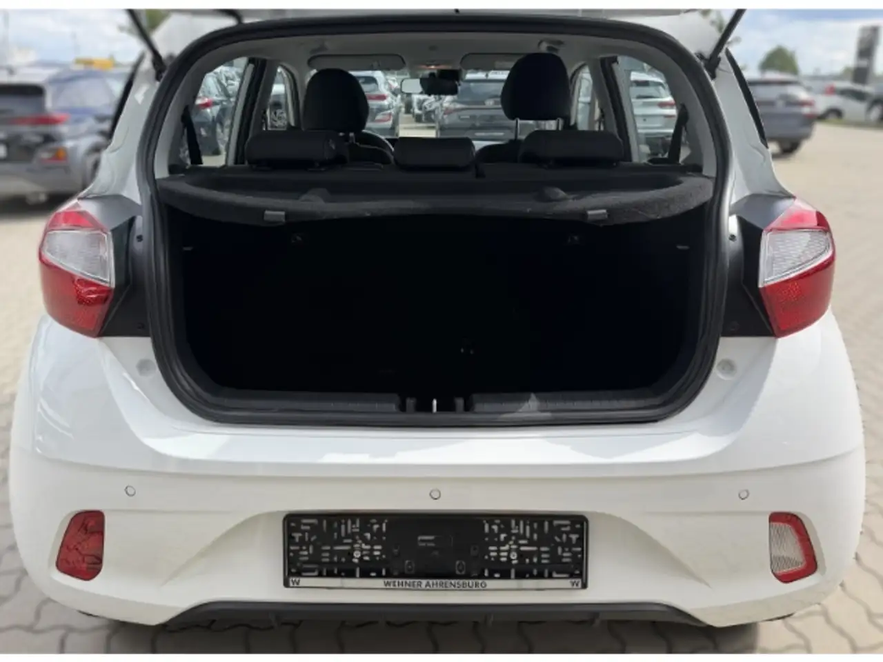 Hyundai i10 Trend *Lenkradheizung *Sitzheizung *Apple Car Play — Galería del vehículo 13