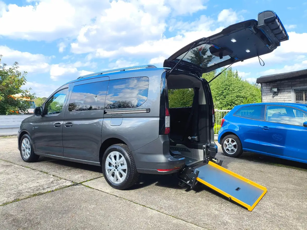 Ford Tourneo Connect Grand Tourneo Connect Titanium Rollstuhgerecht — Solingen