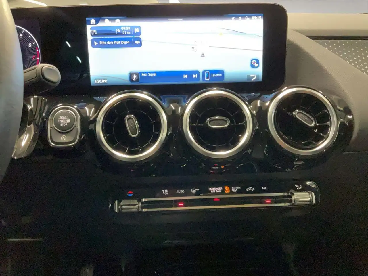 Mercedes-Benz GLA 200 1.3 Benzin "Progressive" 2WD Automatik — Galería del vehículo 17