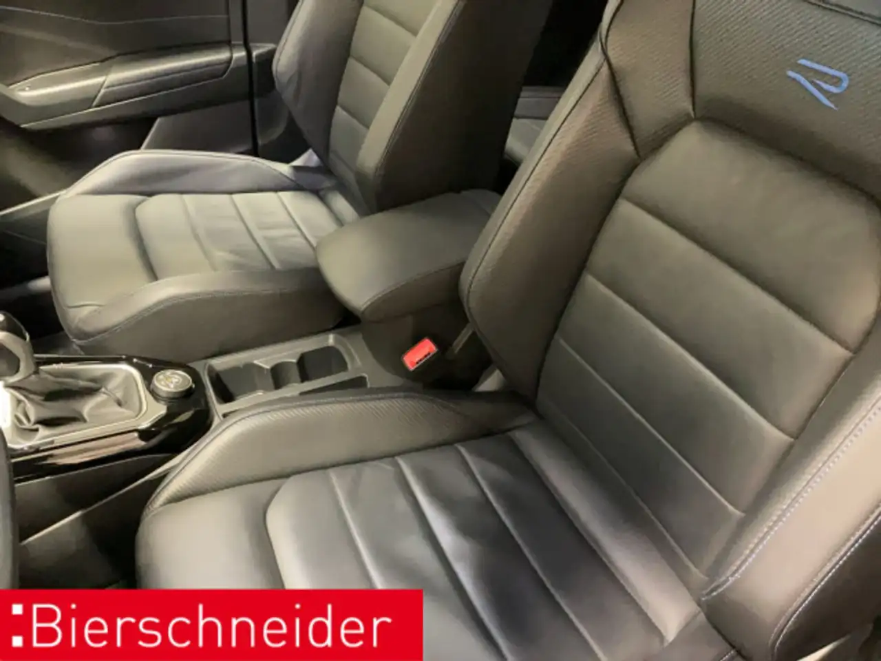 Volkswagen T-Roc 2.0 TSI DSG 4Mo R Black 19 AHK MATRIX CAM — Galería del vehículo 10