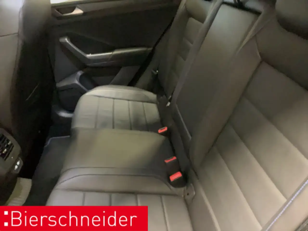 Volkswagen T-Roc 2.0 TSI DSG 4Mo R Black 19 AHK MATRIX CAM — Galería del vehículo 13