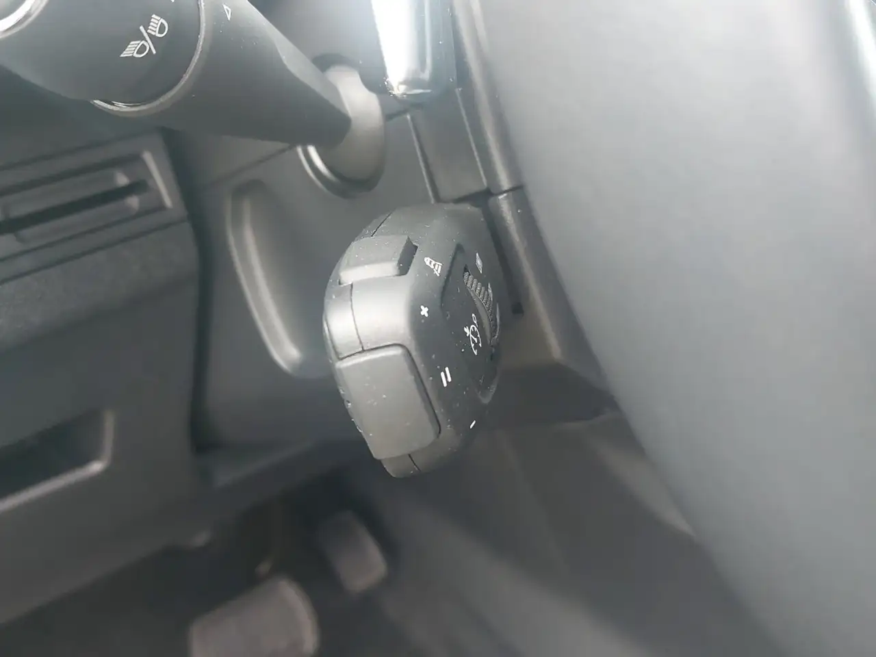 Peugeot 3008 Allure Pack 130 EAT8 ab 2,99% eff Zins — معرض صور السيارة 12