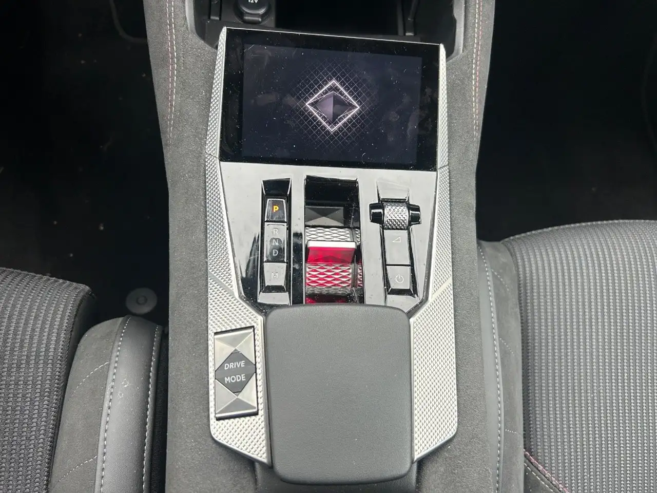 DS Automobiles DS 4 1.2 PureTech 130 S&S Performance Line AHK — Vehicle gallery 17