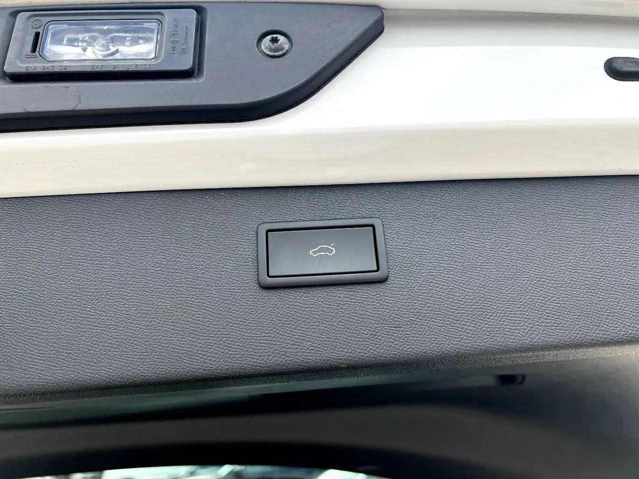 CUPRA Formentor 1.5 TSI *LED Navi ACC Kamera Sitzh.* — Galería del vehículo 9