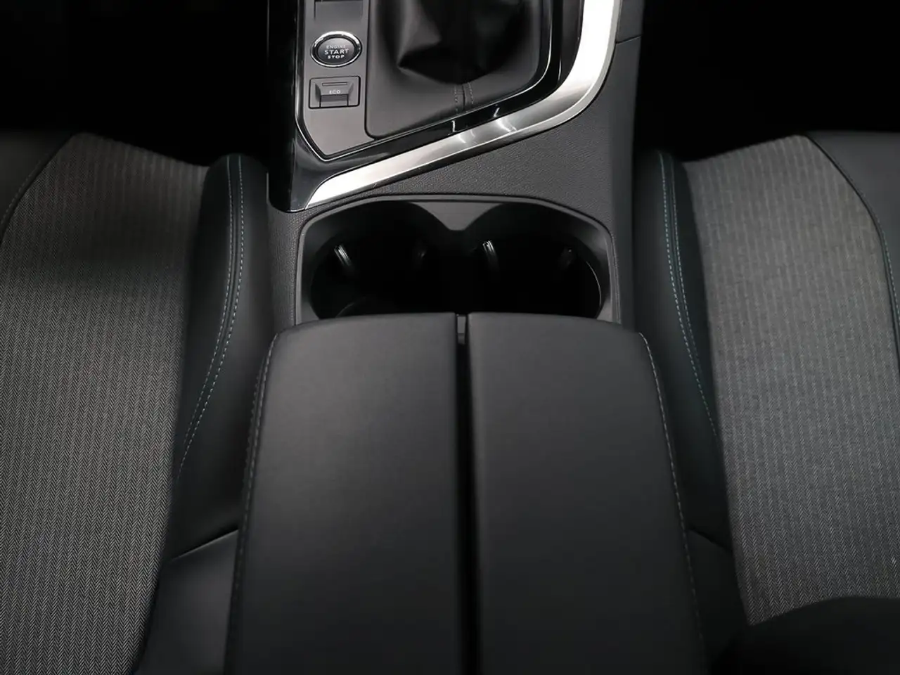 Peugeot 3008 1.2 S&S PureTech Allure Pack 130 — Galerie du véhicule 22