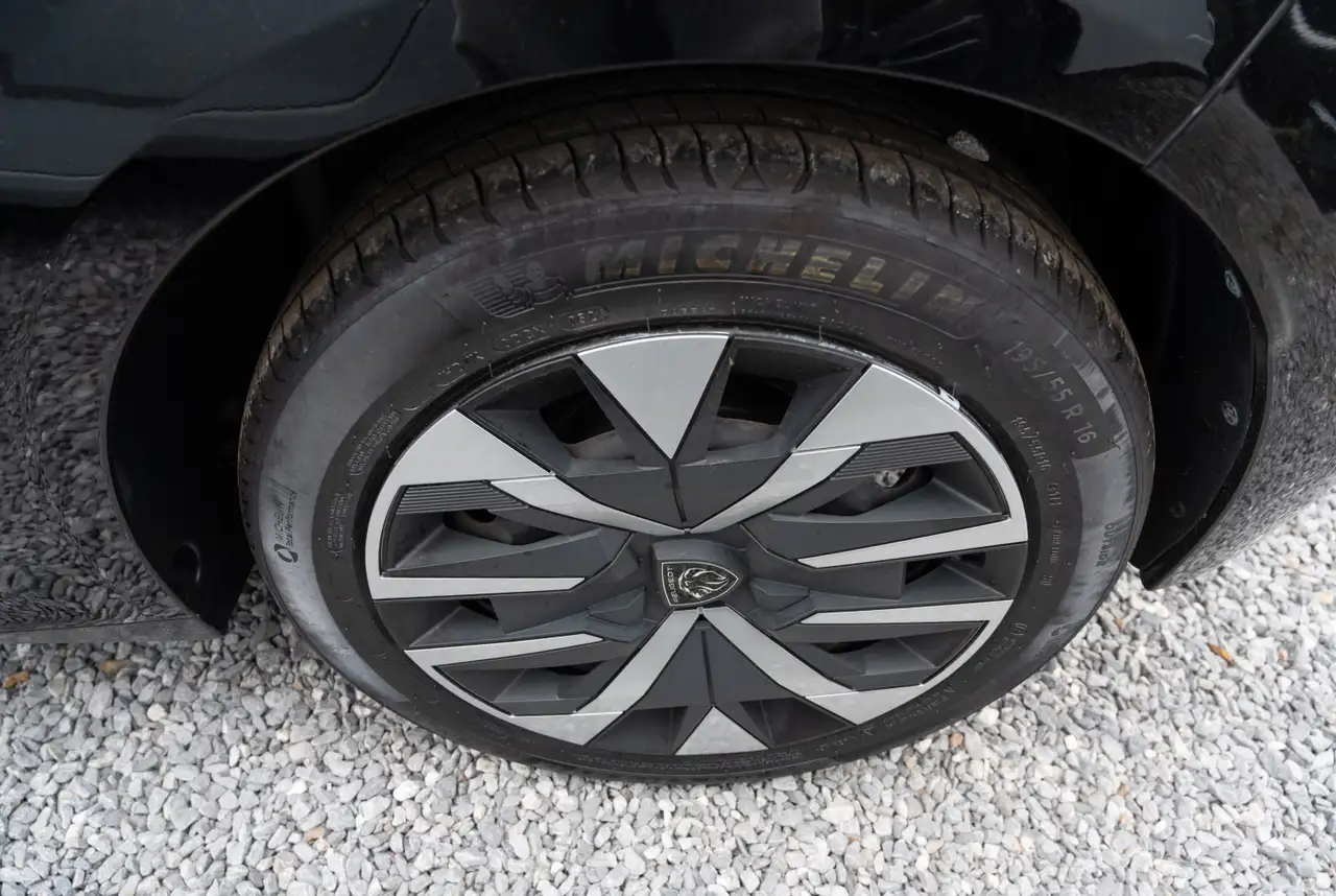 Peugeot 208 Active 1.2 PureTech 75 *MIRRORSCREEN*DAB*TEMPOMAT*SHZ* — معرض صور السيارة 16