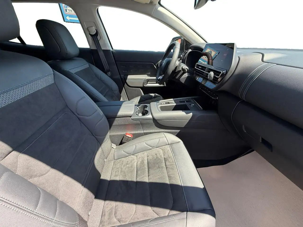 Citroen C5 Aircross ë-Series — Vehicle gallery 16