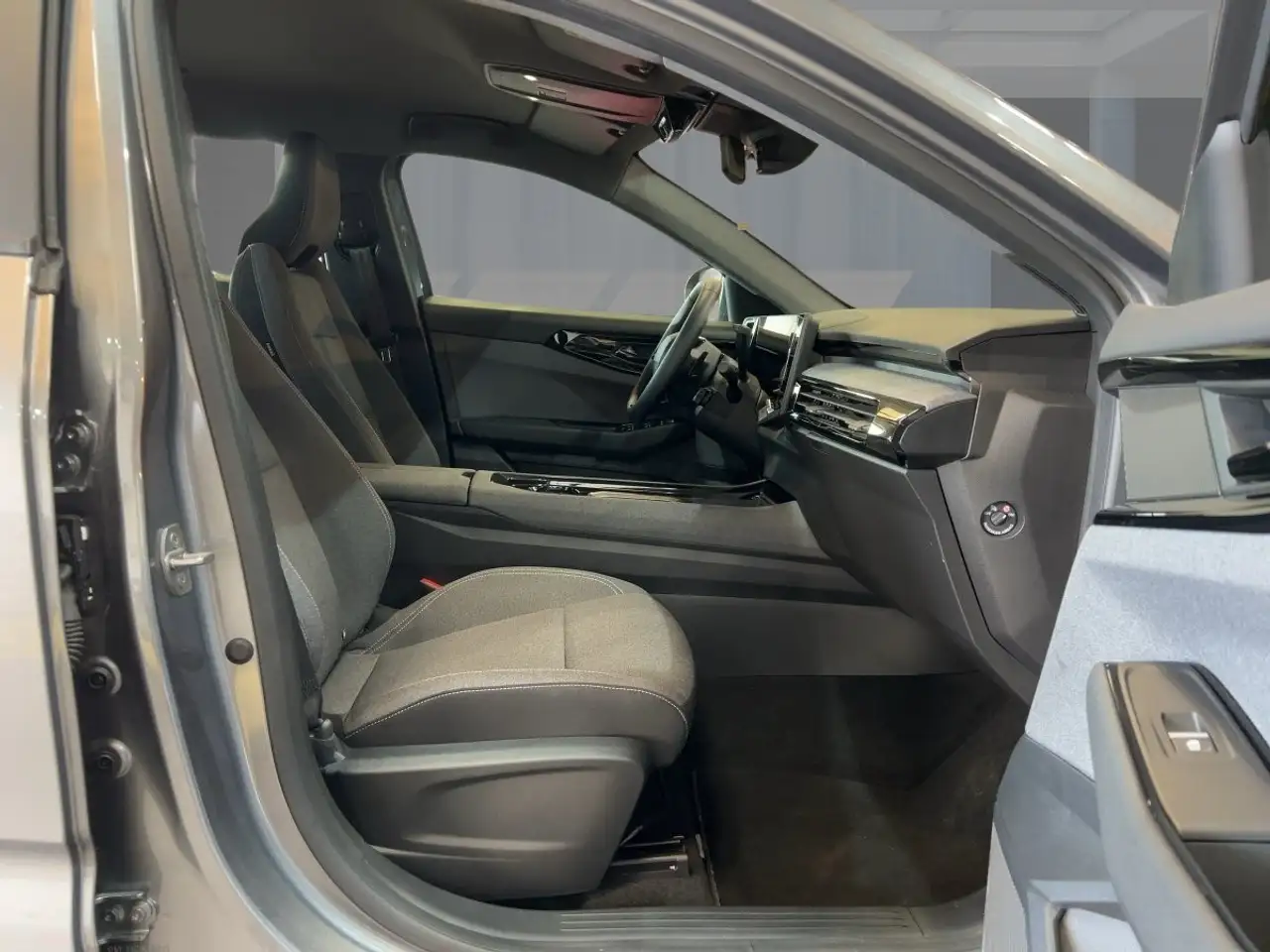 Renault Austral EVOLUTION TCe 160 AUTOMATIK SITZHEIZUNG — Galerie du véhicule 8