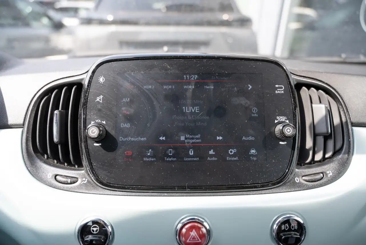 Fiat 500 Dolcevita 1.0 GSE N3 Hybrid 70 *KOMFORT-PAKET*PANORAMADACH* — معرض صور السيارة 10