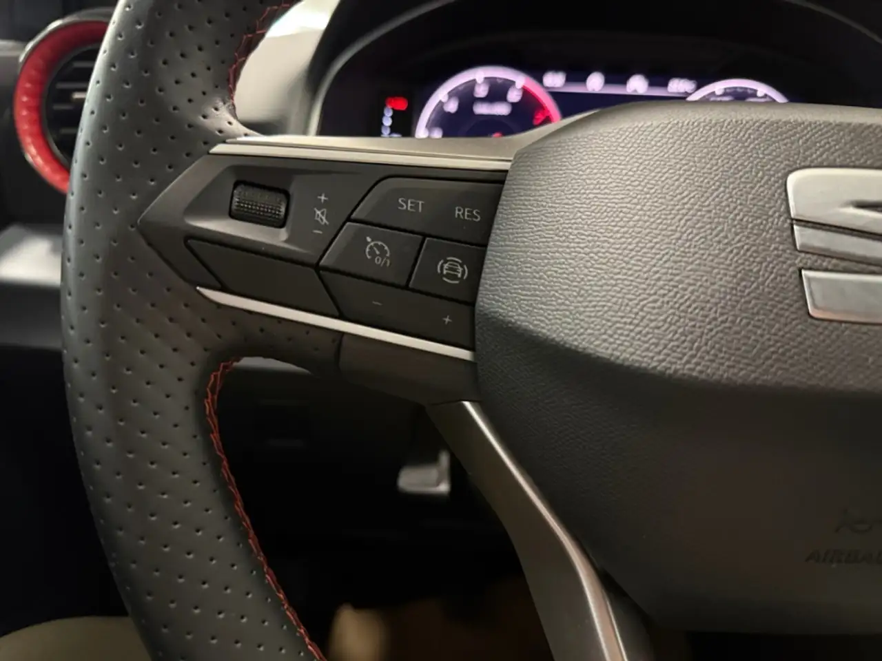 SEAT Ibiza FR NAV LED DIG-DISPLAY TEMPOMAT APPLE/ANDROID AL — Galería del vehículo 16