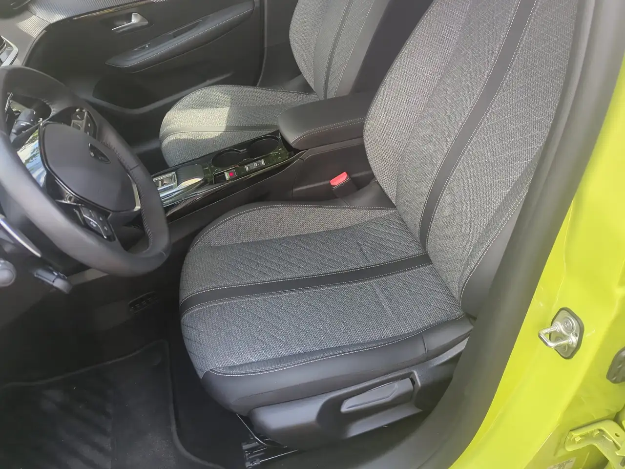 Peugeot 208 1.2 100 Allure LED+SHZ+KeyLess+KlimaA+PDC — Galerie du véhicule 8