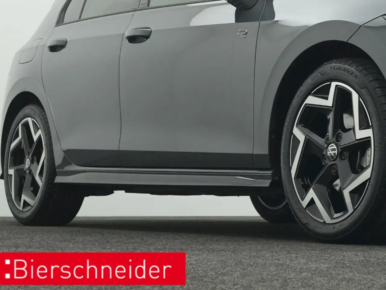Volkswagen Golf 8 1.5 eTSI DSG R-Line BLACK STYLE AHK LED+ — Vehicle gallery 34