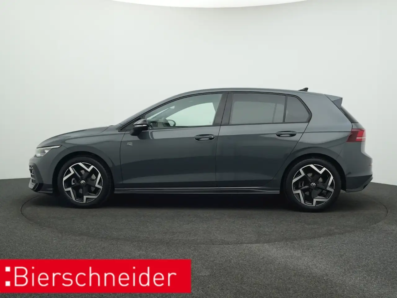 Volkswagen Golf 8 1.5 eTSI DSG R-Line BLACK STYLE AHK LED+ — Vehicle gallery 3