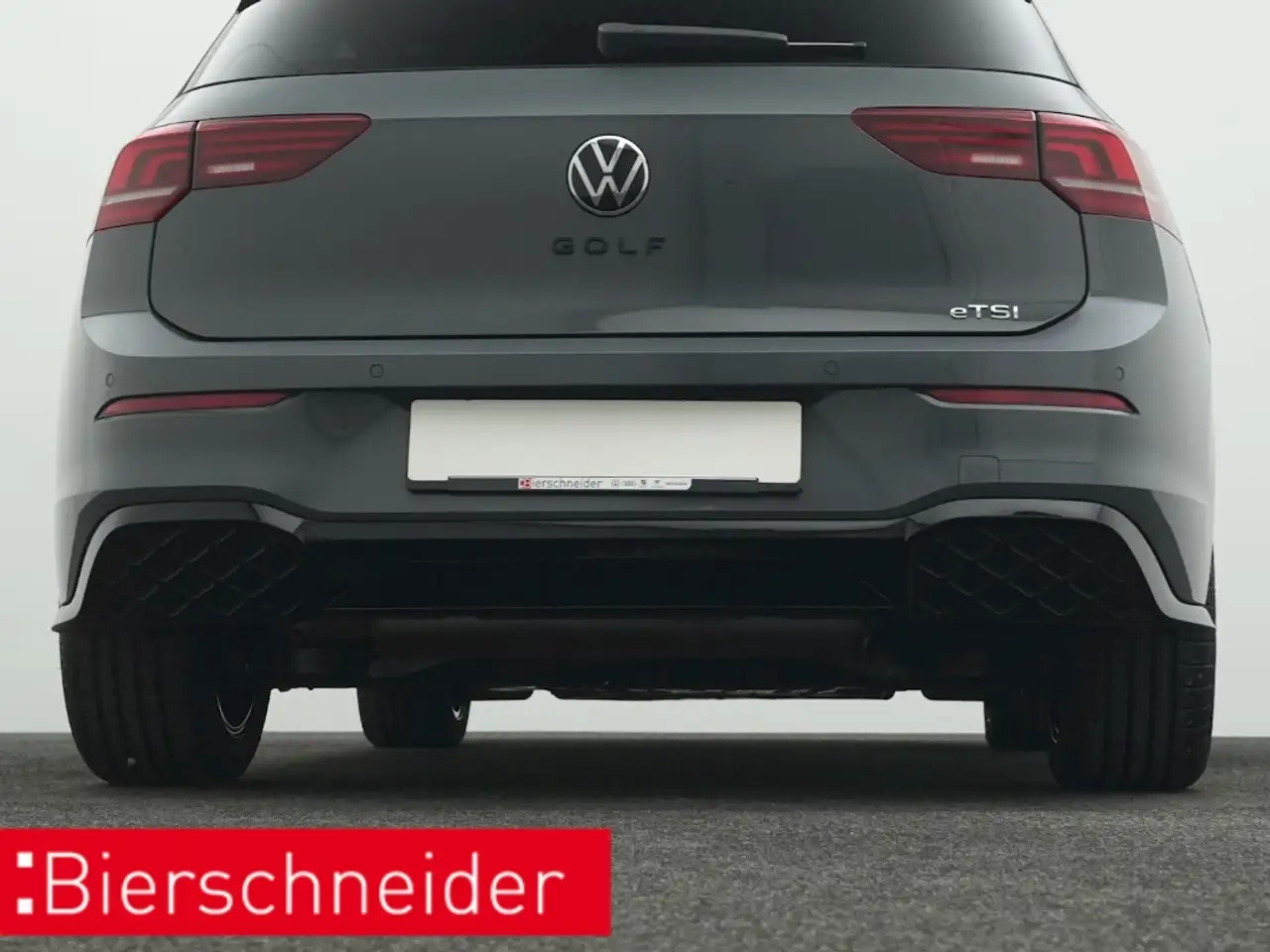 Volkswagen Golf 8 1.5 eTSI DSG R-Line BLACK STYLE AHK LED+ — Vehicle gallery 32