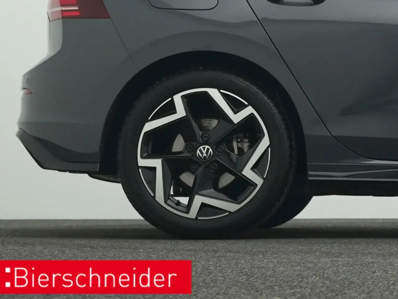 Volkswagen Golf 8 1.5 eTSI DSG R-Line BLACK STYLE AHK LED+ — Vehicle gallery 29