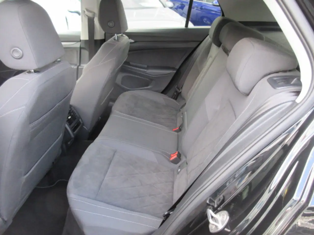Volkswagen Golf Style 1.5 TSI NAVI KAMERA ALU APS ACC SITZHEIZUNG CLIMATRONIC — معرض صور السيارة 8