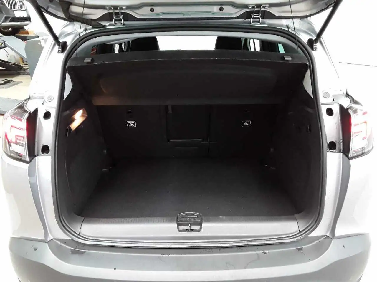 Opel Crossland Crossland 1.2 EleganceP KomfP KAM SHZ — Vehicle gallery 15