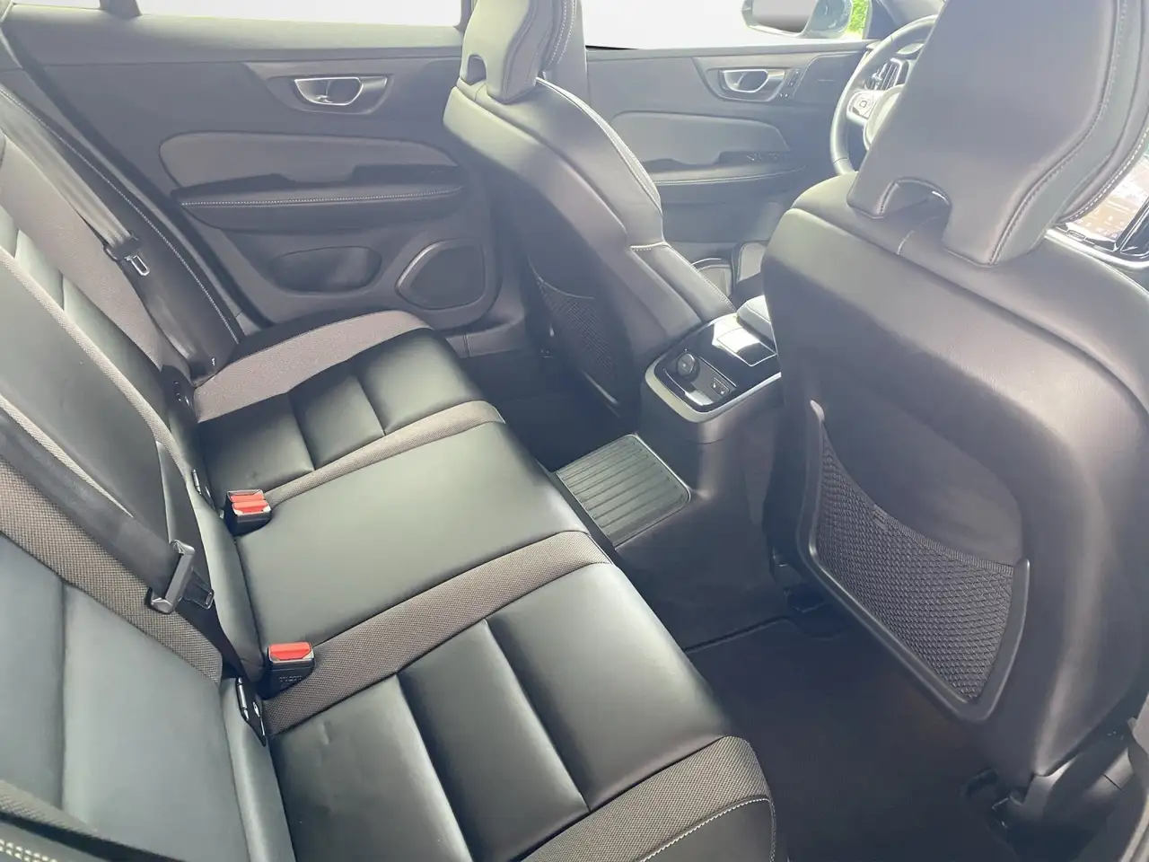 Volvo V60 Kombi T8 Plus Dark Recharge WiPa*LED*DAB*Navi — Vehicle gallery 12