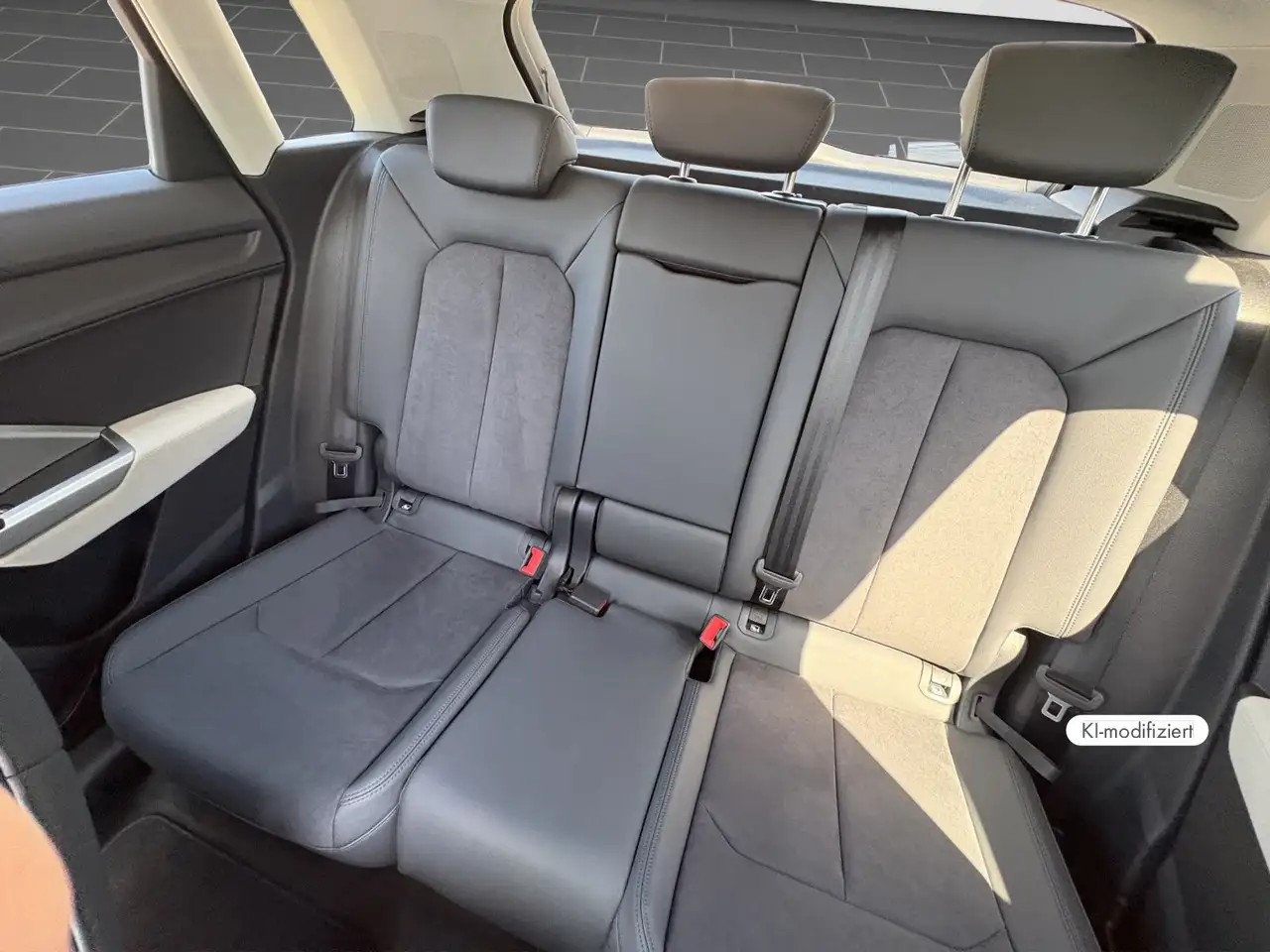 Audi Q3 35 TFSI S tron. NAVI AHK STANDHZG — Vehicle gallery 15