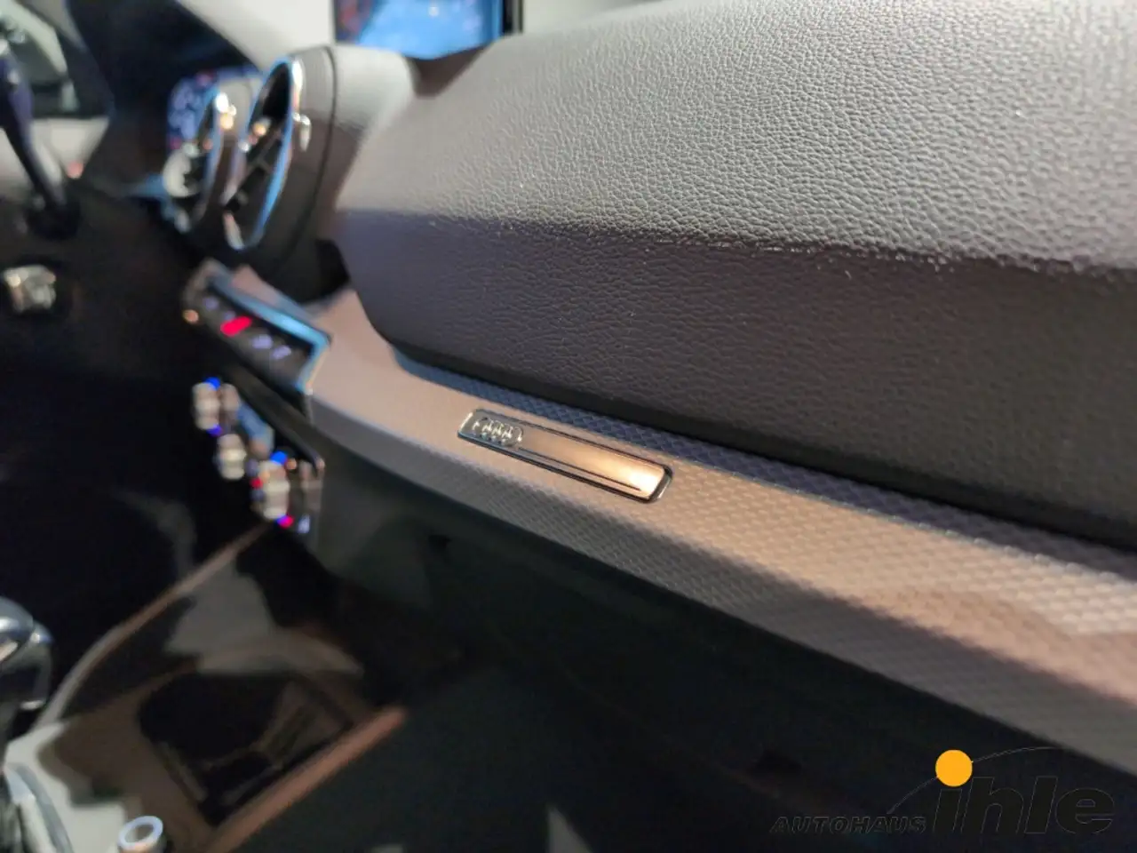 Audi Q2 35 TFSI S tronic S line AHK+SOUNDSYSTEM+FERNLICHTA — Galería del vehículo 15