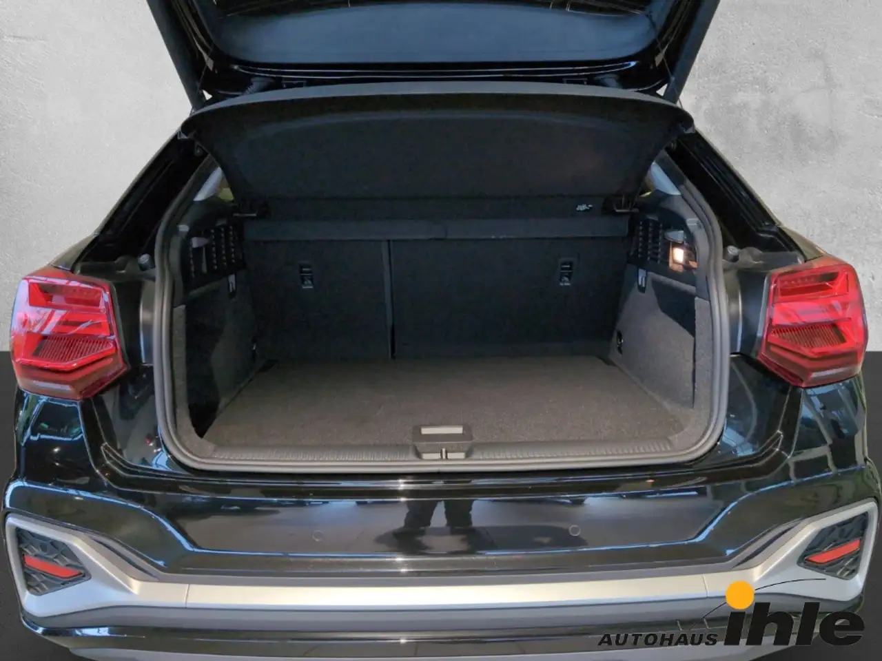 Audi Q2 35 TFSI S tronic S line AHK+SOUNDSYSTEM+FERNLICHTA — Galería del vehículo 10