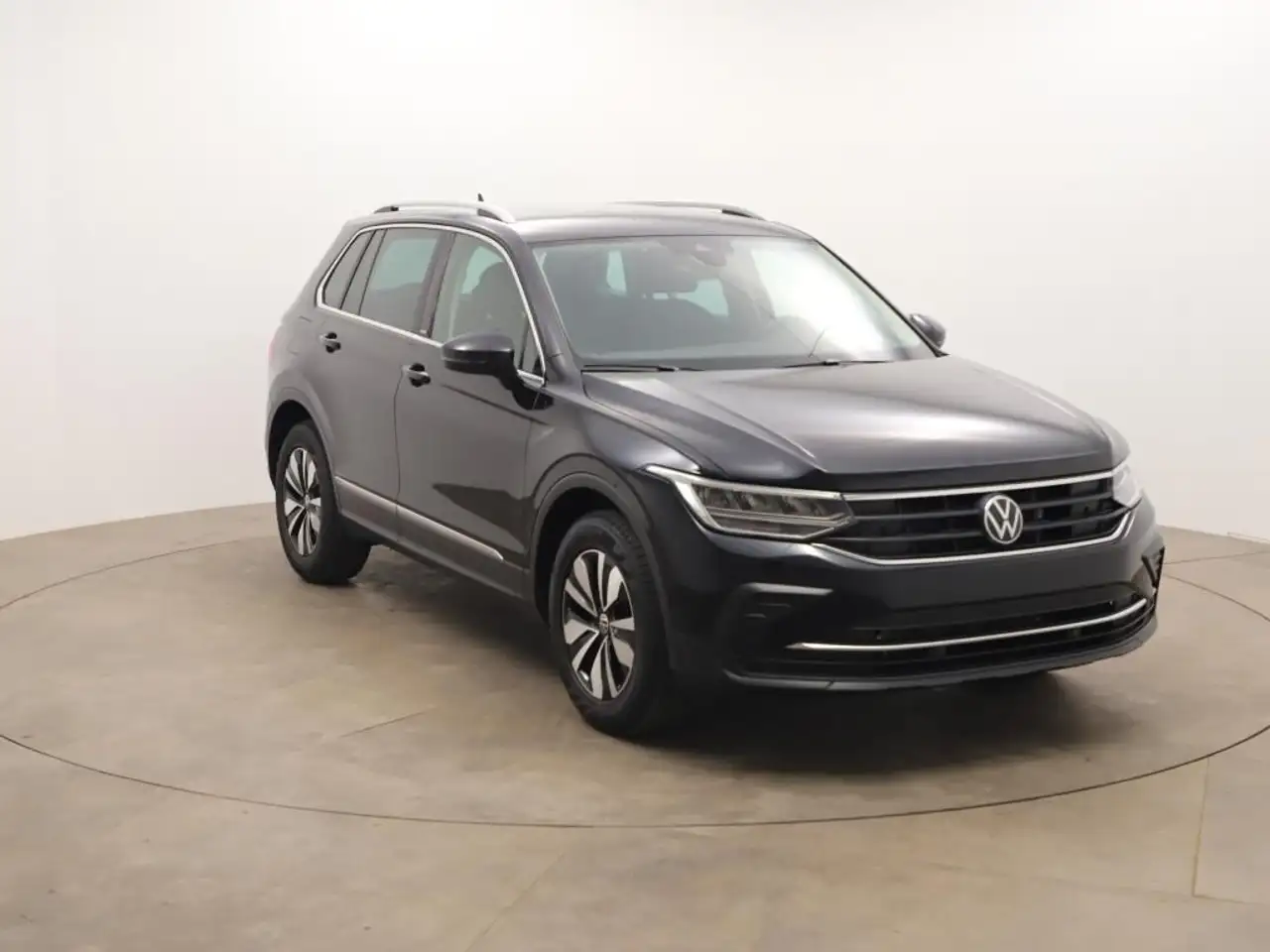 Volkswagen Tiguan MOVE 1.5 TSI 150PS DSG.LED.AHK.SHZ.PDC.ACC.APP-CON — Galería del vehículo 3
