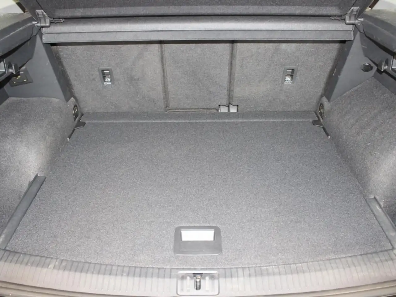 Volkswagen Tiguan MOVE 1.5 TSI 150PS DSG.LED.AHK.SHZ.PDC.ACC.APP-CON — Galería del vehículo 9