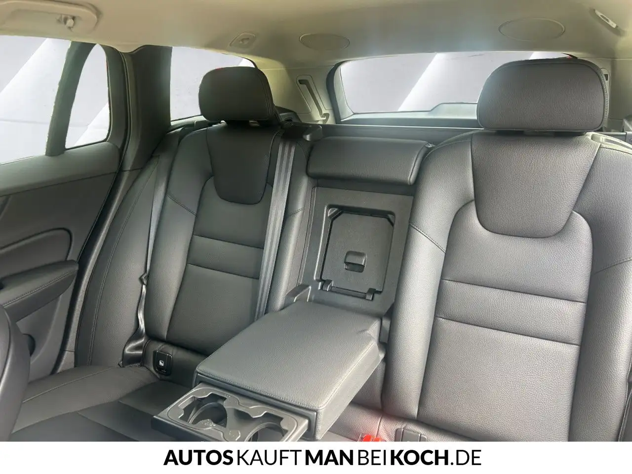 Volvo V60 B4 Plus Dark ACC BLIS 360° H/K Notrad 4xSHZ — معرض صور السيارة 8