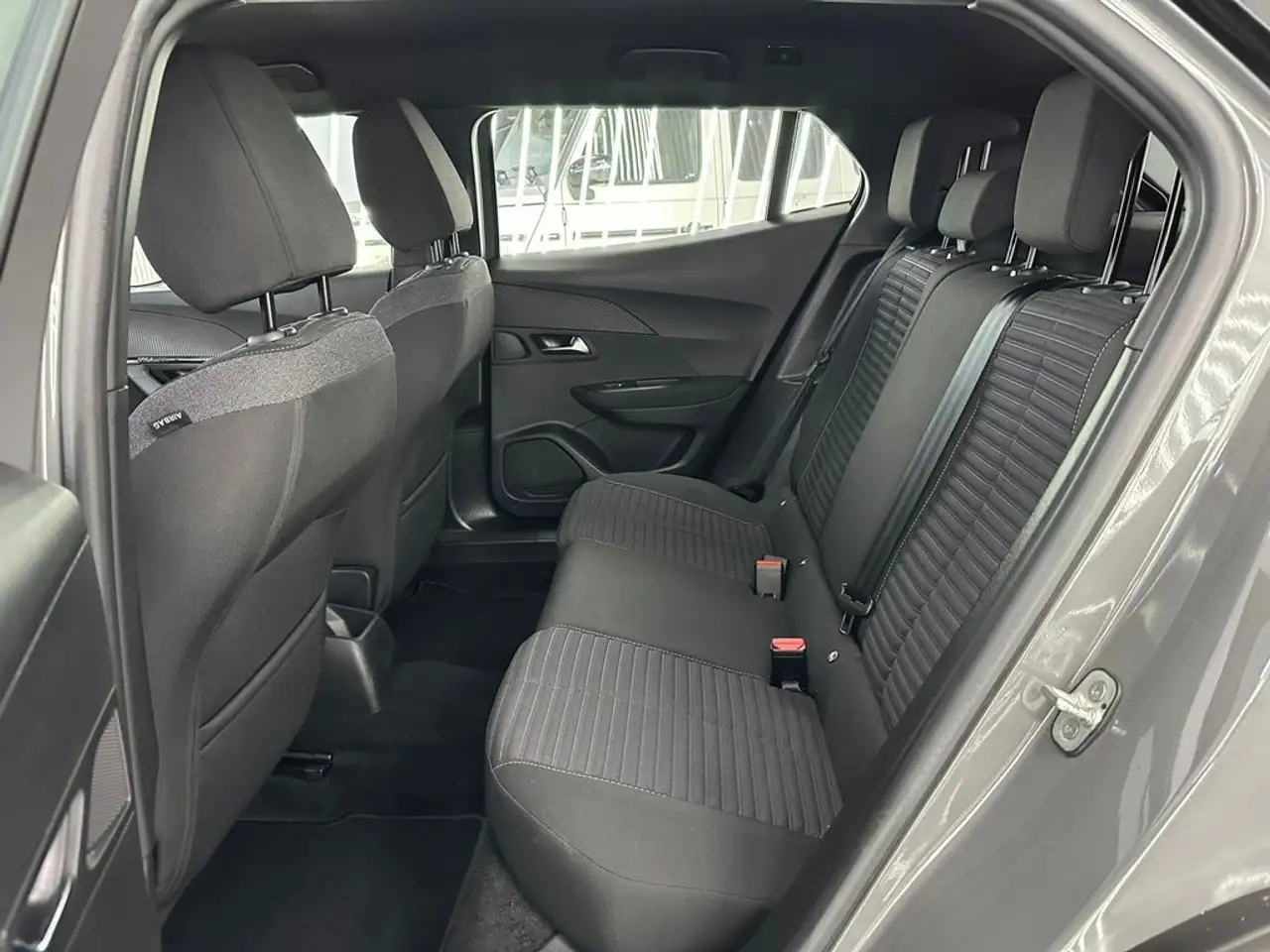 Peugeot 2008 1.5BlueHDi S&S Active Pack EAT8 130 — معرض صور السيارة 8