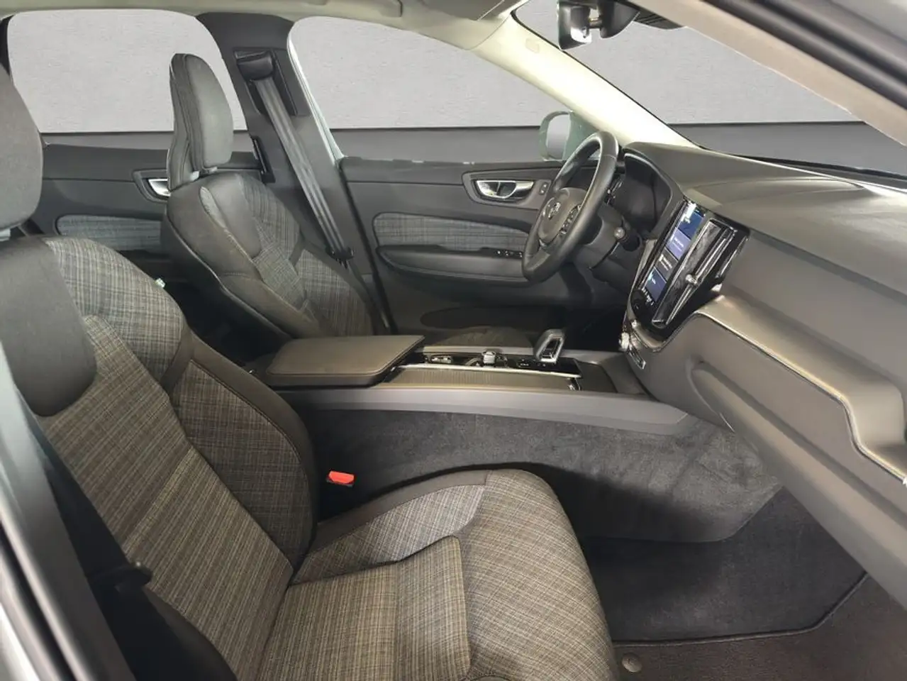 Volvo XC60 XC60 B5 B AWD Core — Vehicle gallery 14