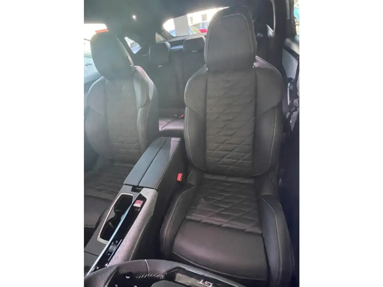Peugeot 3008 GT Elektro 210 Navi Leder Massage Kamera — Galerie du véhicule 15