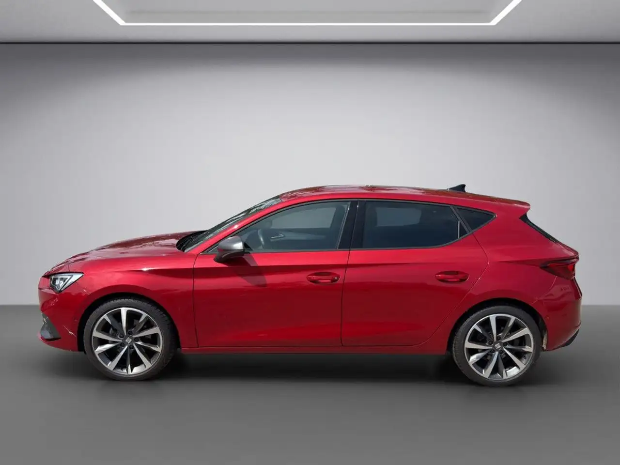 SEAT Leon 1.0eTSI DSG FR — Vehicle gallery 3
