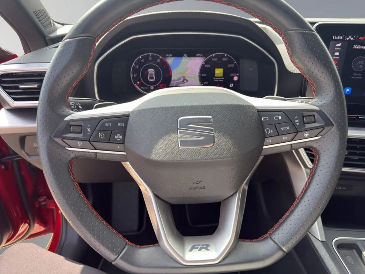SEAT Leon 1.0eTSI DSG FR — Vehicle gallery 12