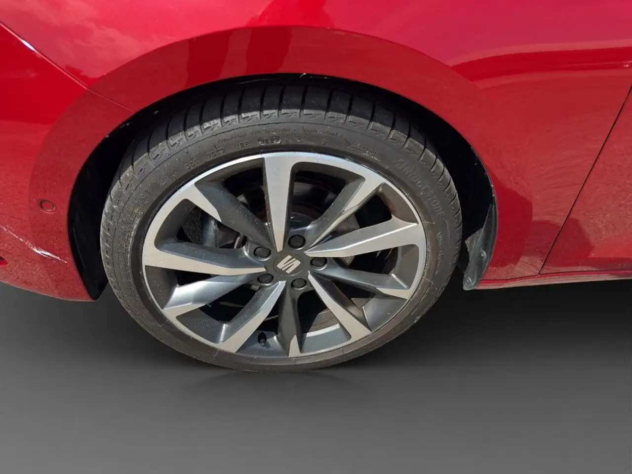 SEAT Leon 1.0eTSI DSG FR — Vehicle gallery 10