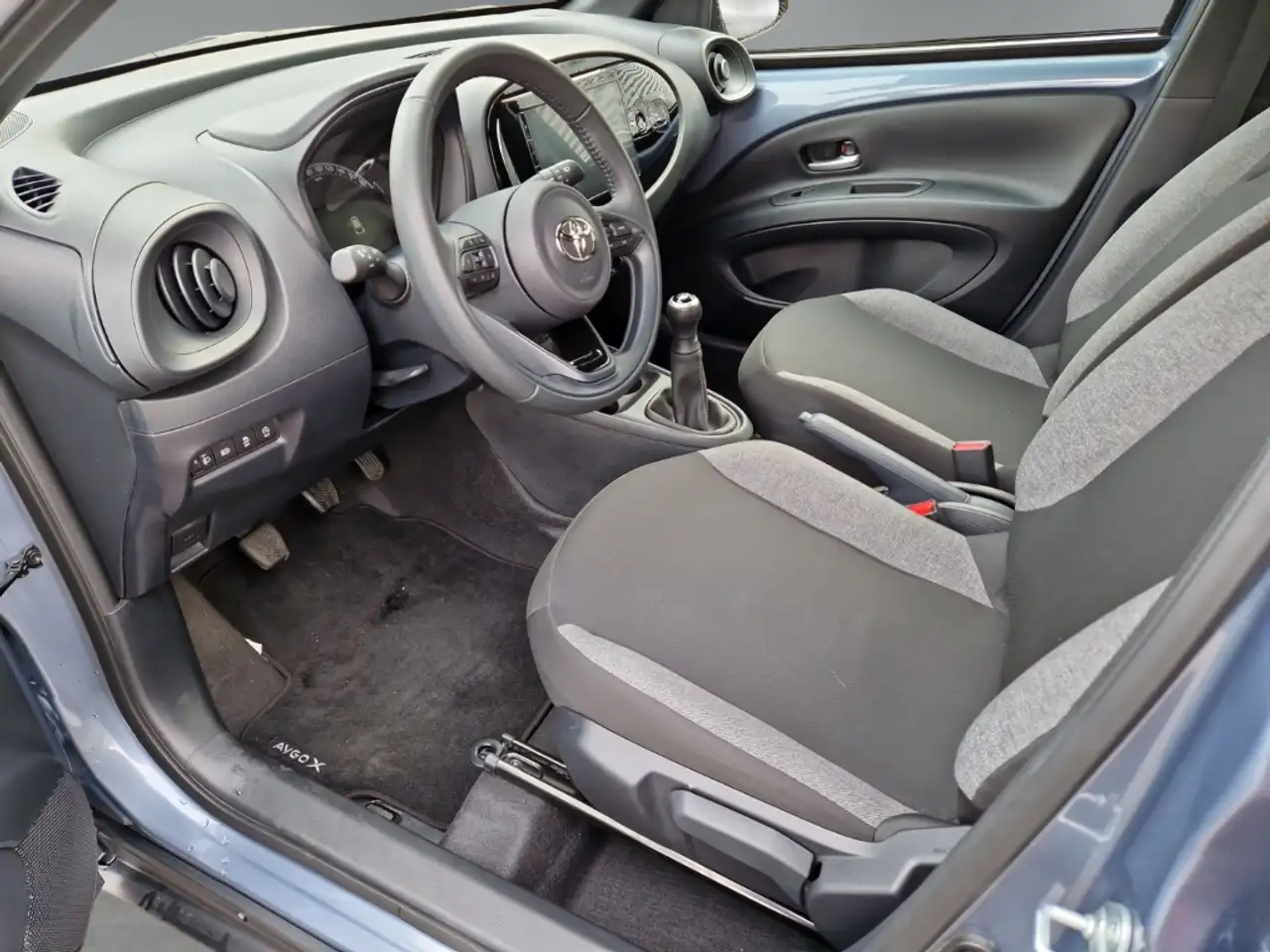 Toyota Aygo X Business Edition Apple CarPlay Android Auto Musiks — Vehicle gallery 10