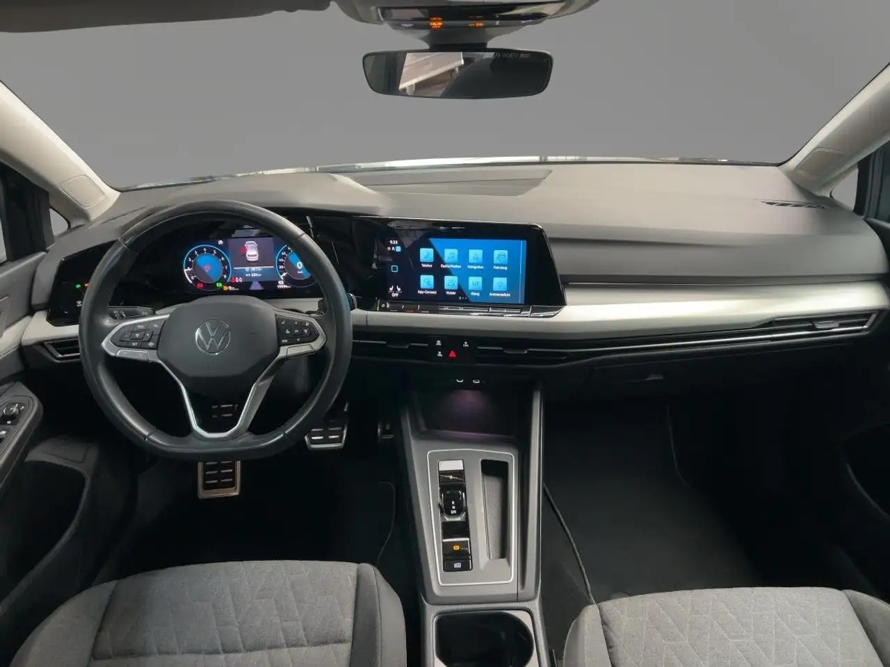 Volkswagen Golf VIII 1.0 eTSI Move DSG Rear View App Connct — Galería del vehículo 12