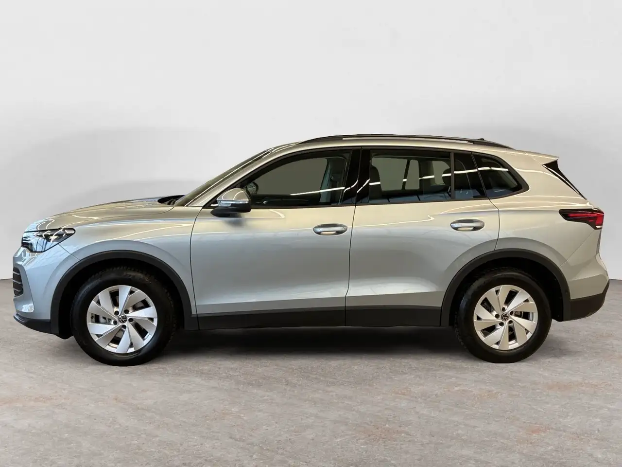Volkswagen Tiguan 1.5 eTSI DSG *AHK*Kamera*Navi*+3J. Garant — معرض صور السيارة 3