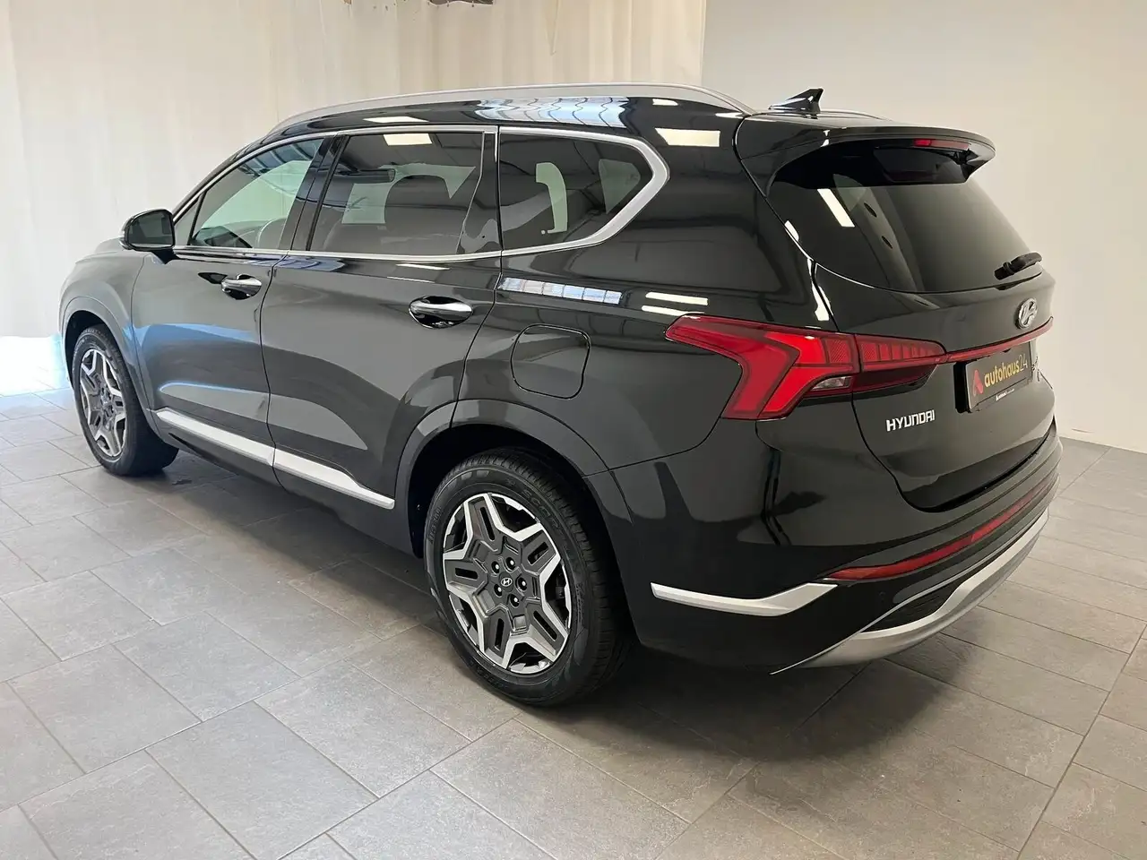 Hyundai SANTA FE 1.6 T-GDI 4WD|HUD|Pano|Lenkrhzg. — Vehicle gallery 4